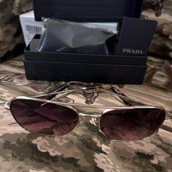 Prada sunglasses - Picture 2 of 13